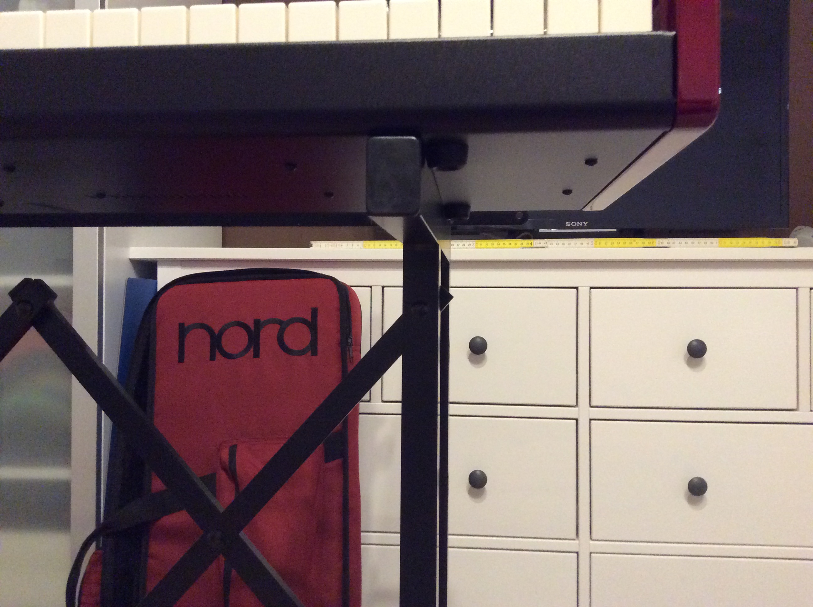 nord is fixed by exact width of the stand