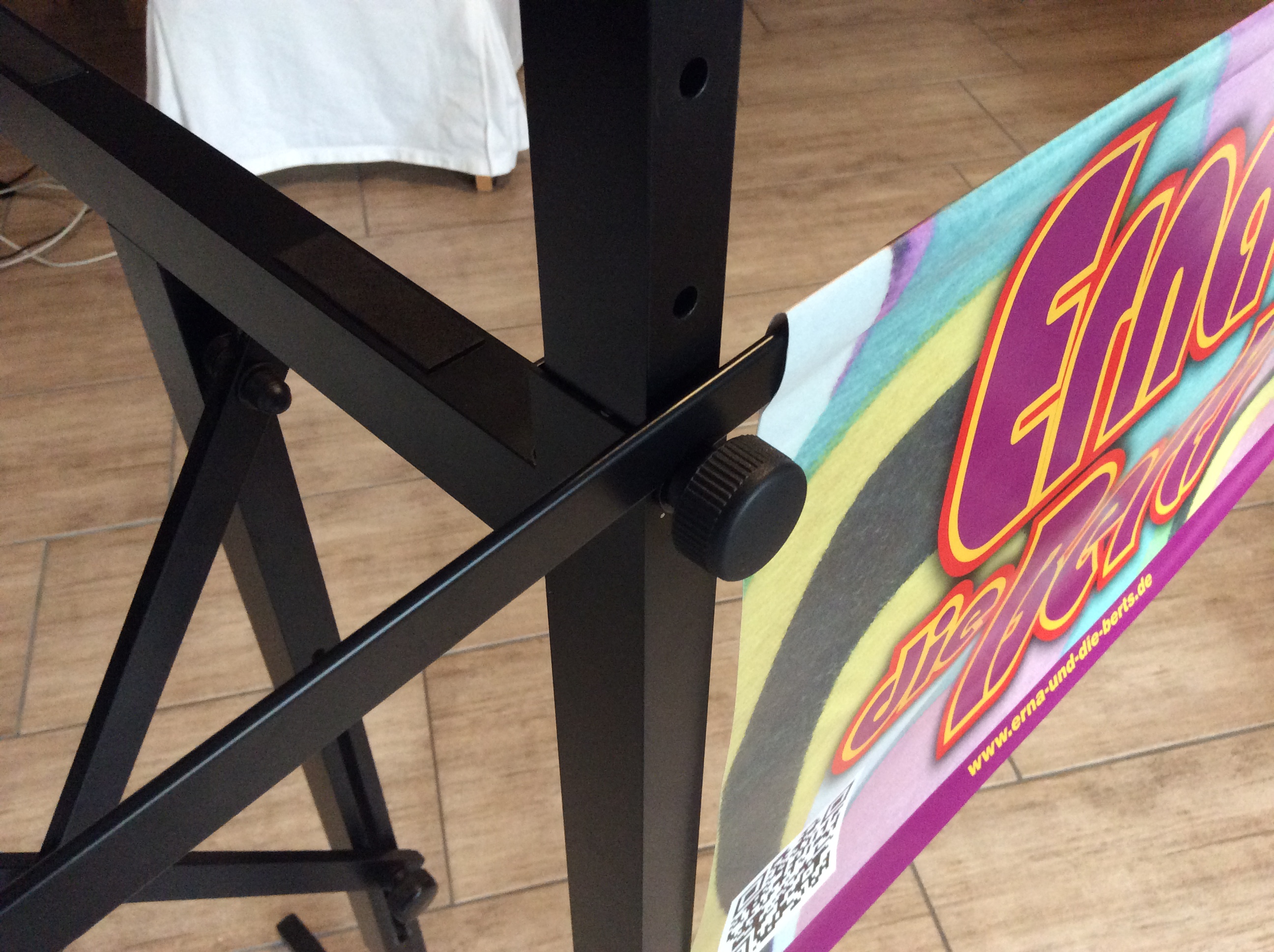 banner to pull over the crossbar