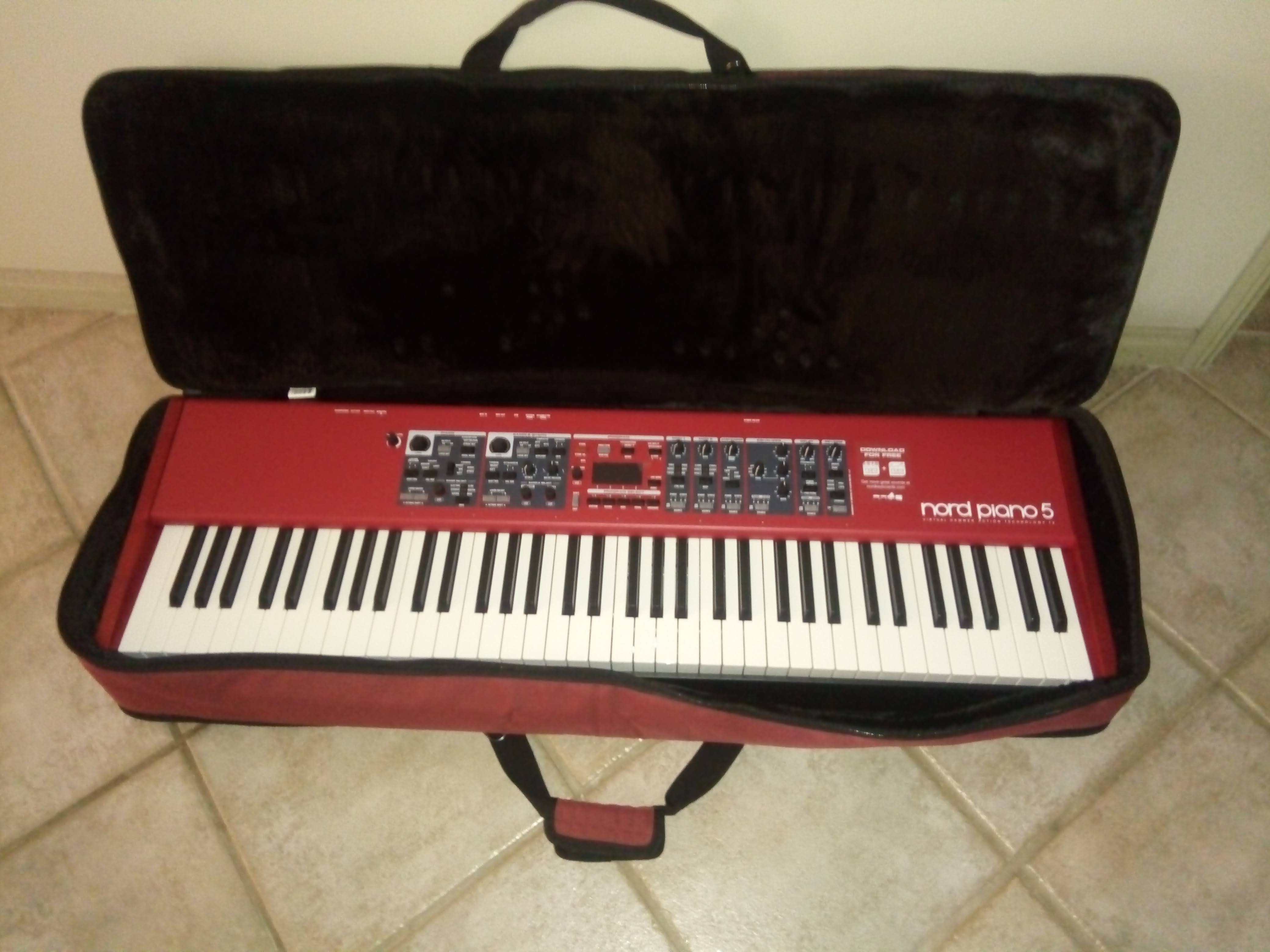 nord p 5 - 73 keys with the HP softcase