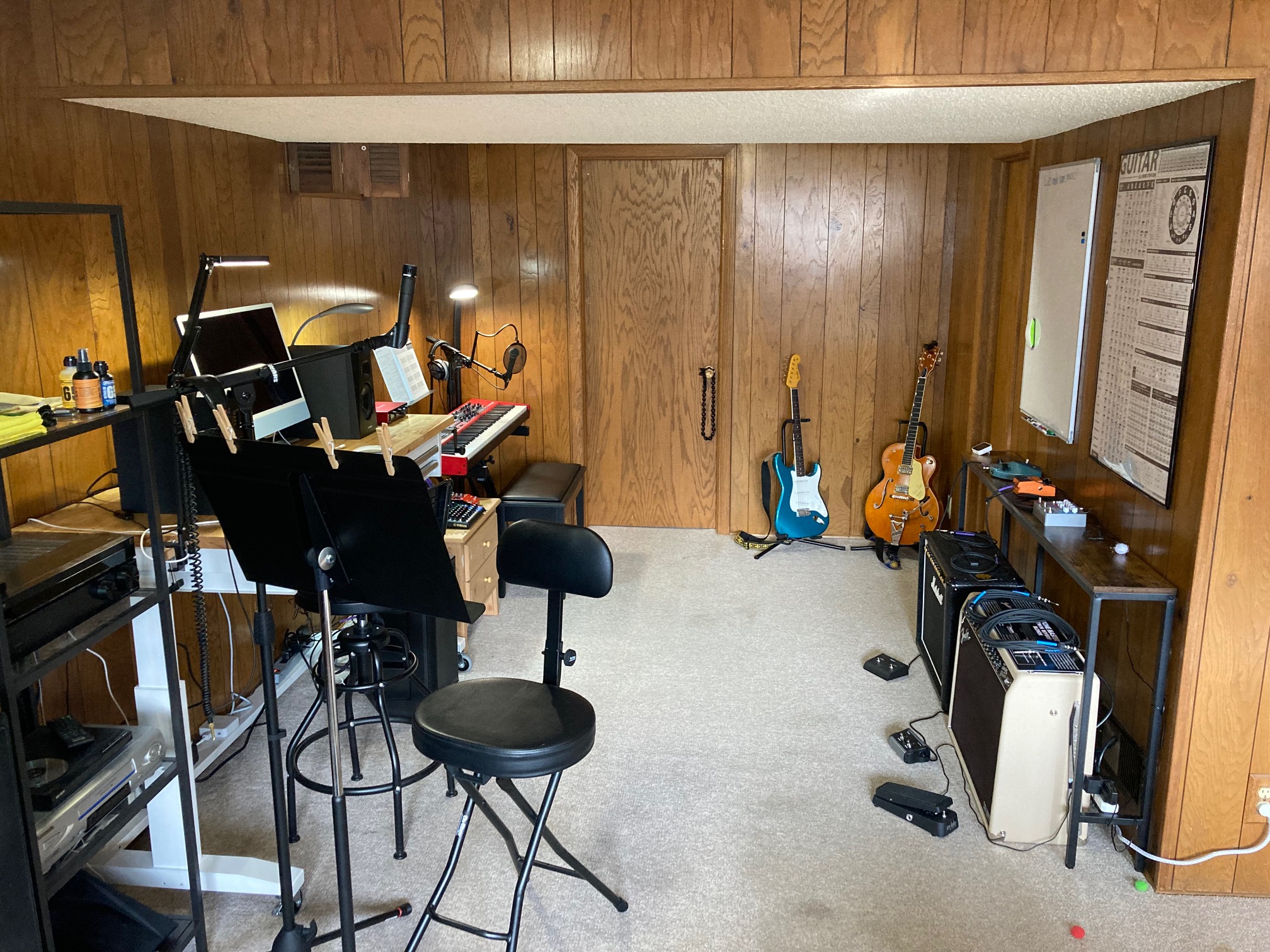 Clean Tone Studio - Find the cat toys!