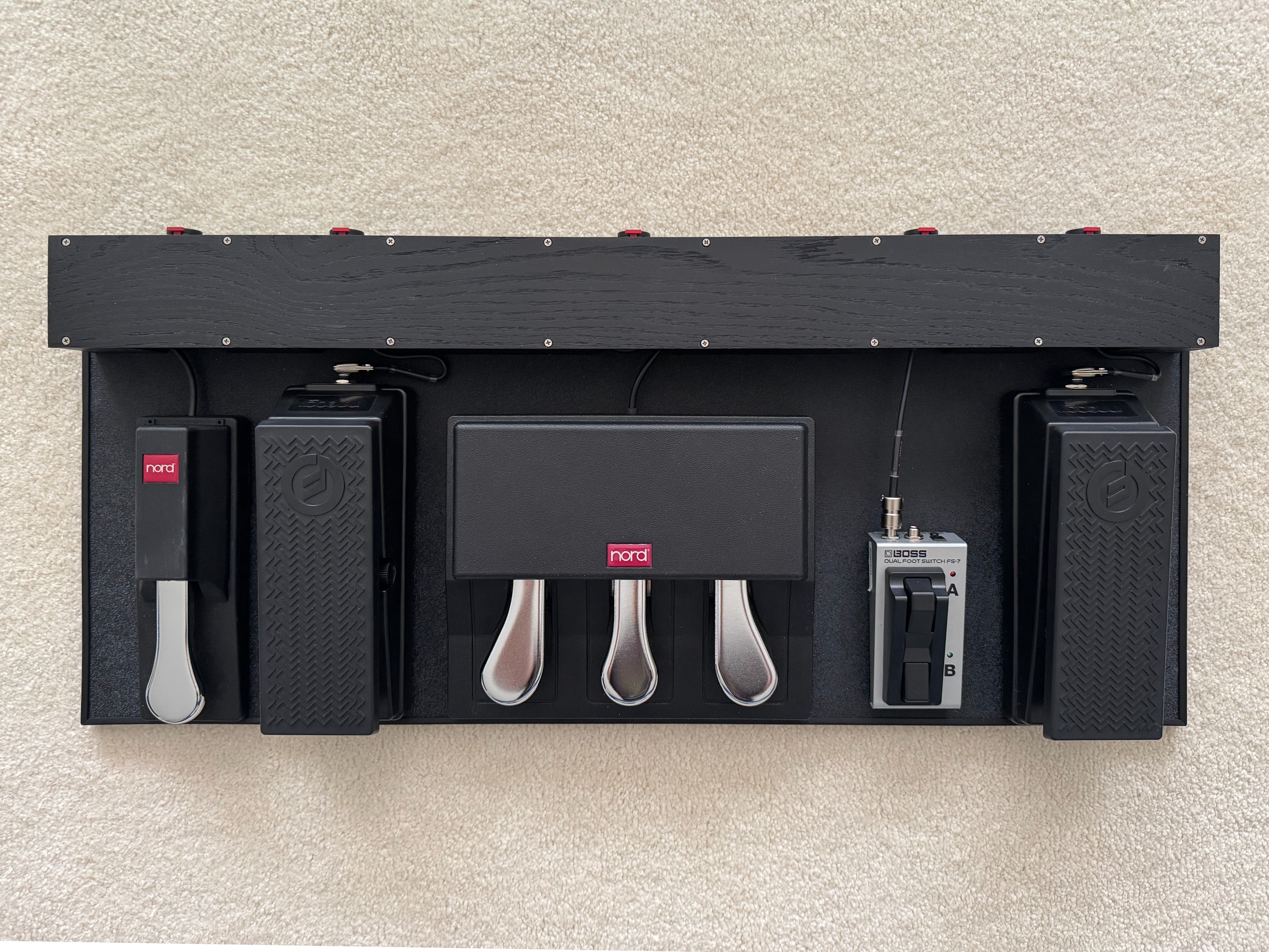 Nord Pedalboard Top View.png