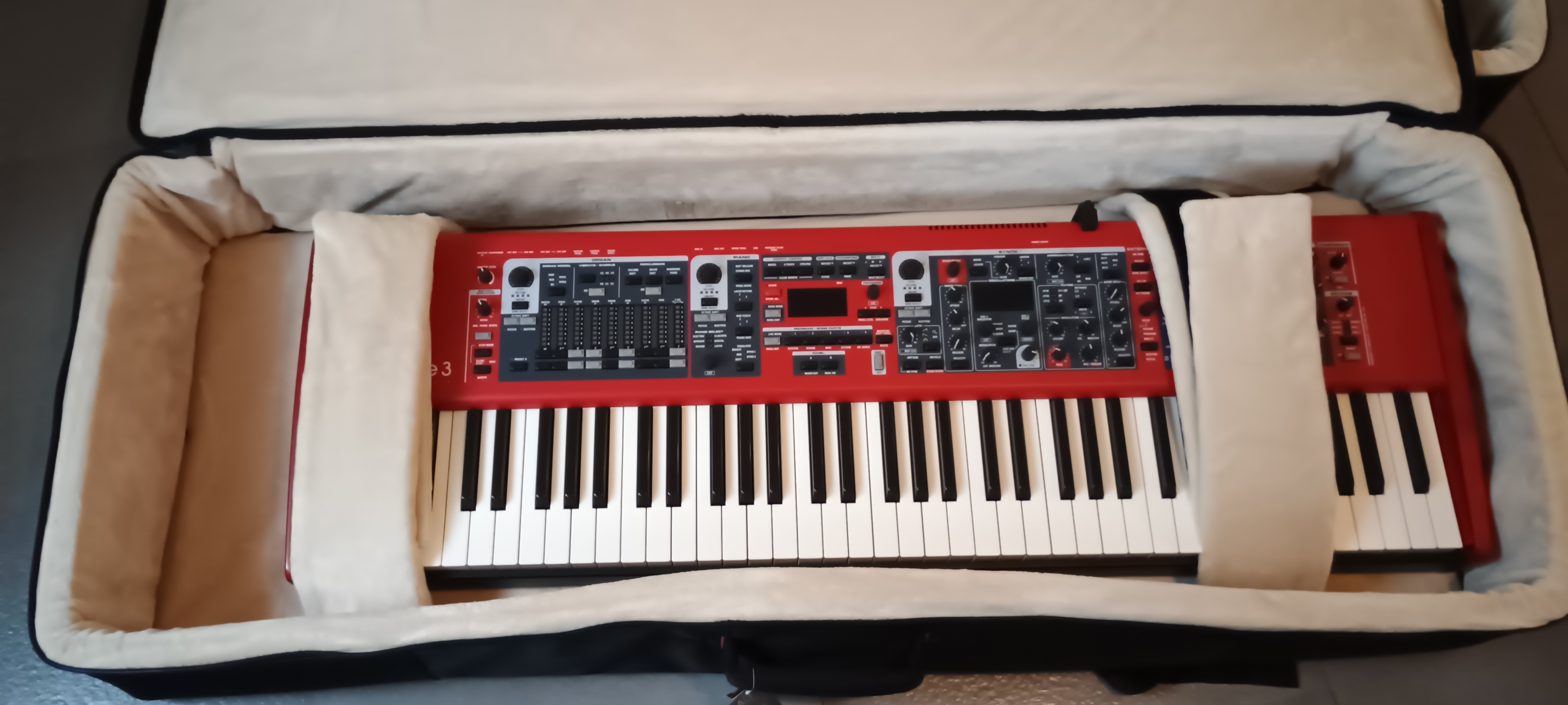 inside Gator G-PG-76.jpg