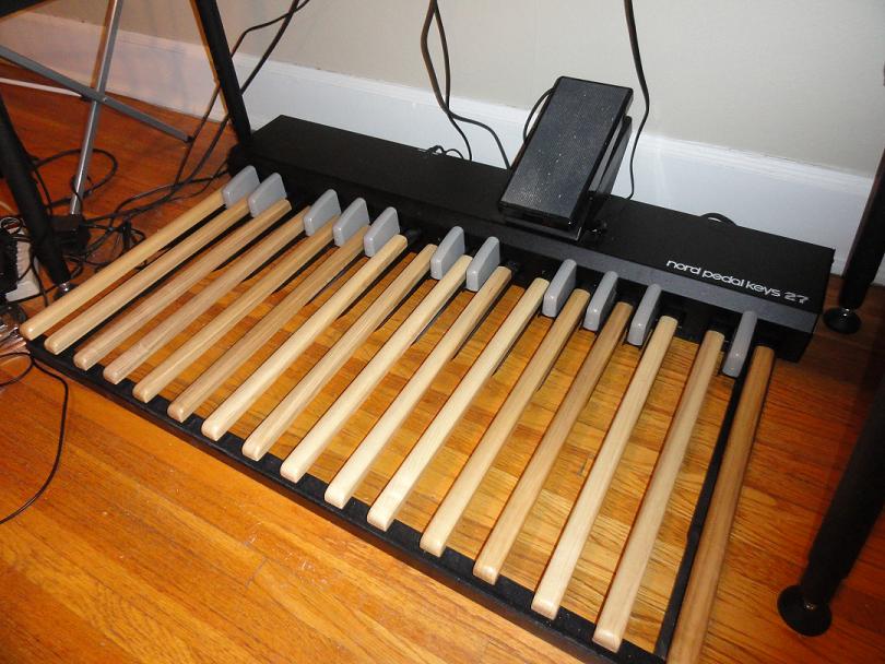 extended pedal board.JPG